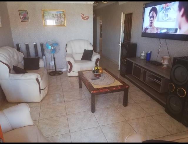 3 BEDROOM HOUSE FOR SALE IN MOHLAKENG